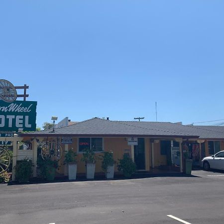 Wagon Wheel Motel Salinas Esterno foto