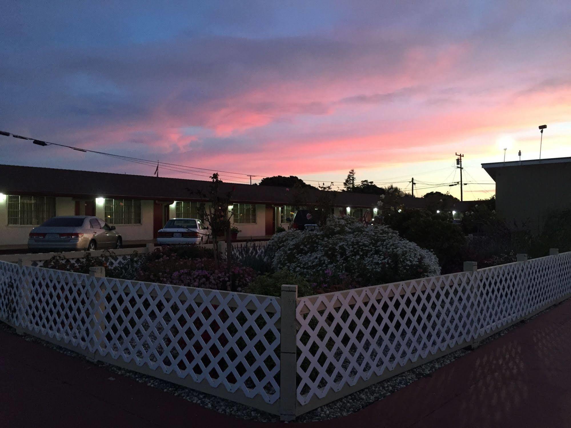 Wagon Wheel Motel Salinas Esterno foto